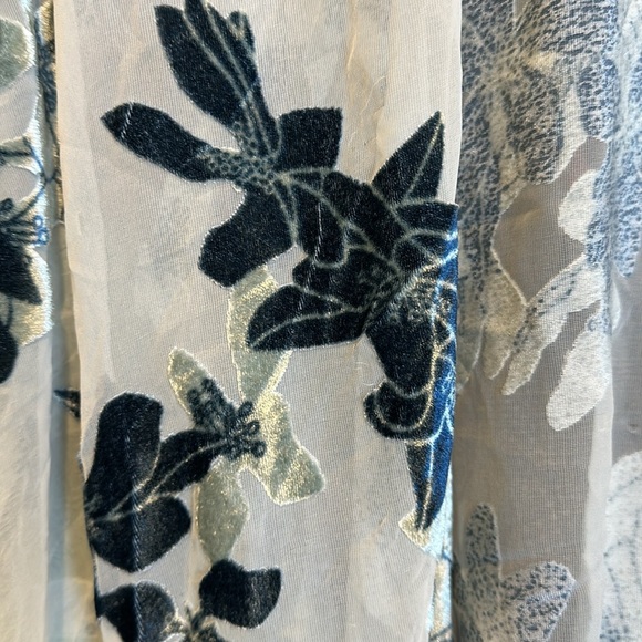 Marcus Adler pale gray/blue/green floral fringed crushed velvet kimono size OS - Picture 2 of 4